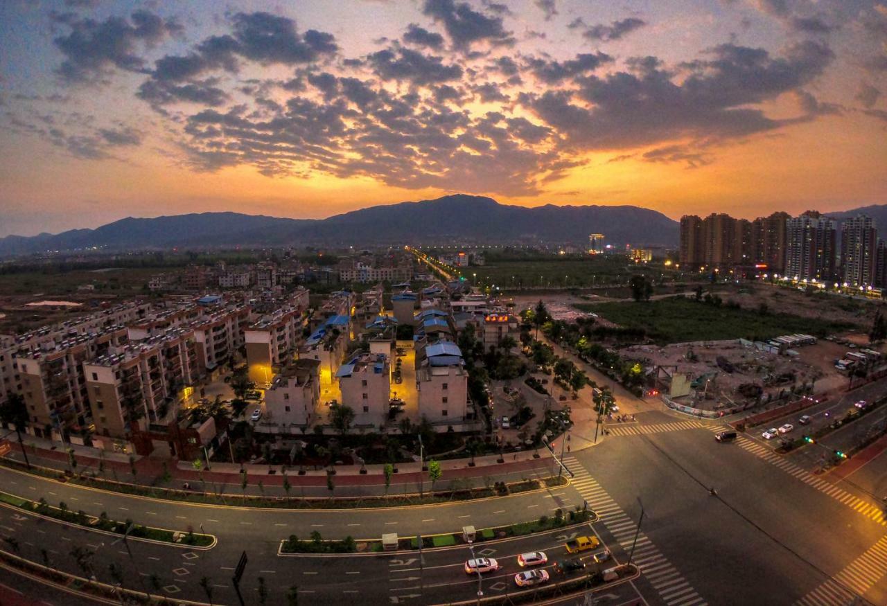 Ramada Plaza Fuxian Lake Chengjiang  Eksteriør bilde